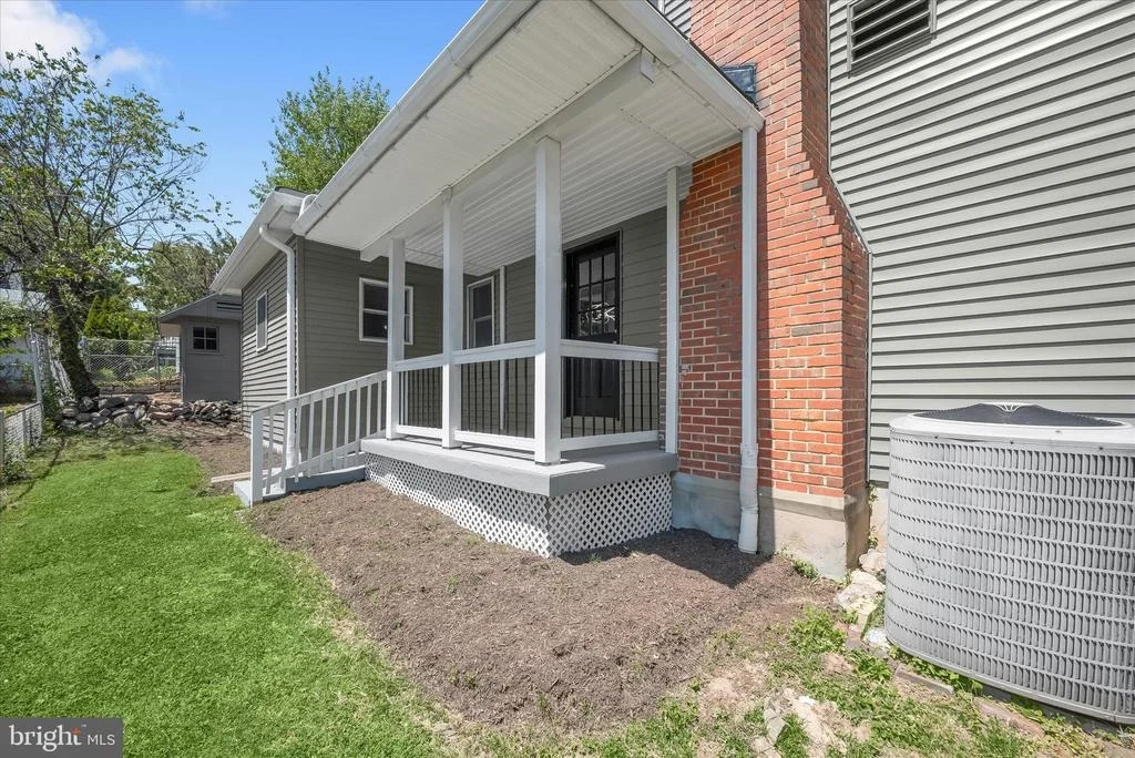 Photo of 10128 HEREFORD PLACE