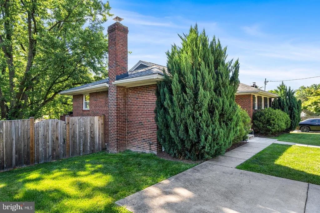 Photo of 2305 PEGGY LANE