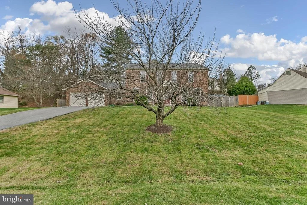 Photo of 2608 VILLAGE LANE