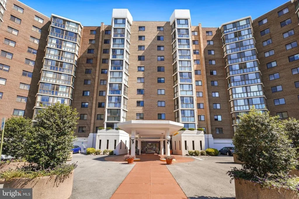 Photo of Unit 4407 at 15100 INTERLACHEN DRIVE