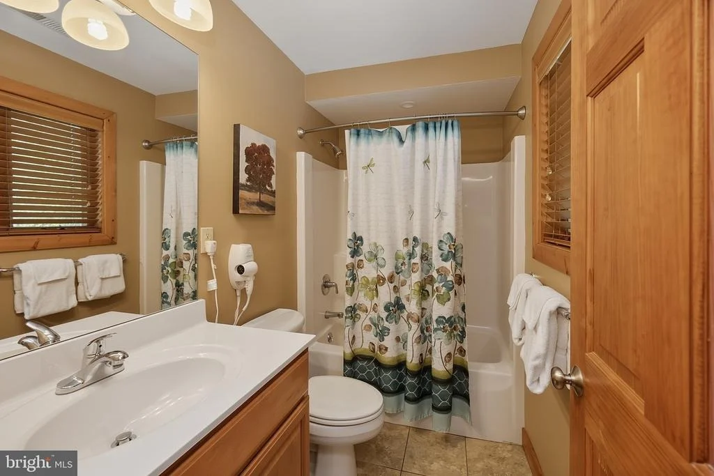 Photo of 250 LAKE POINTE DRIVE