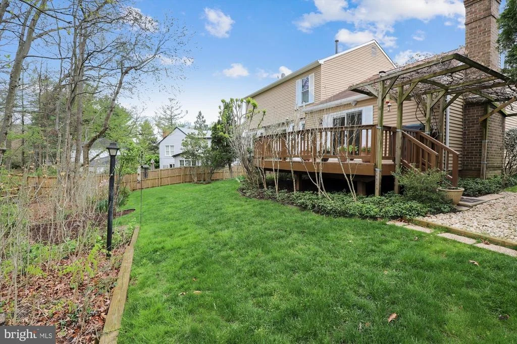 Photo of 2410 HENSLOWE DRIVE