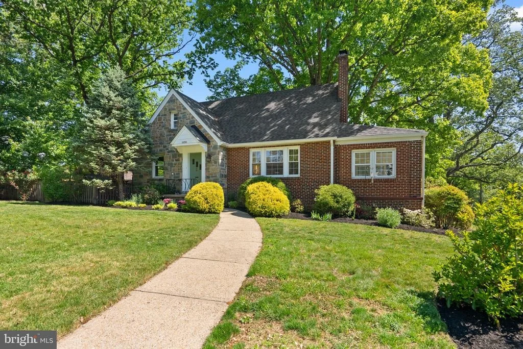 Photo of 10301 CRESTMOOR DRIVE