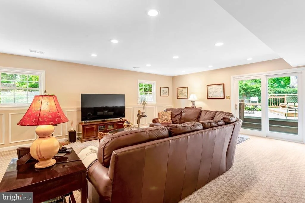 Photo of 4401 DOLPHIN LANE
