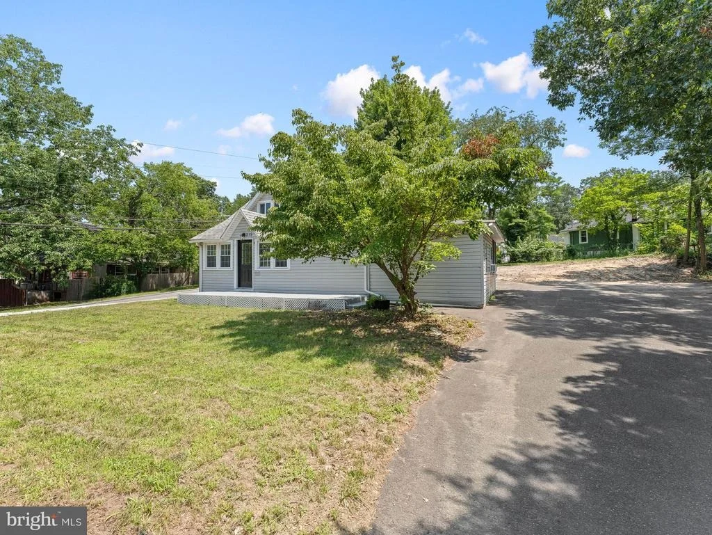 Photo of 215 ERIAL ROAD