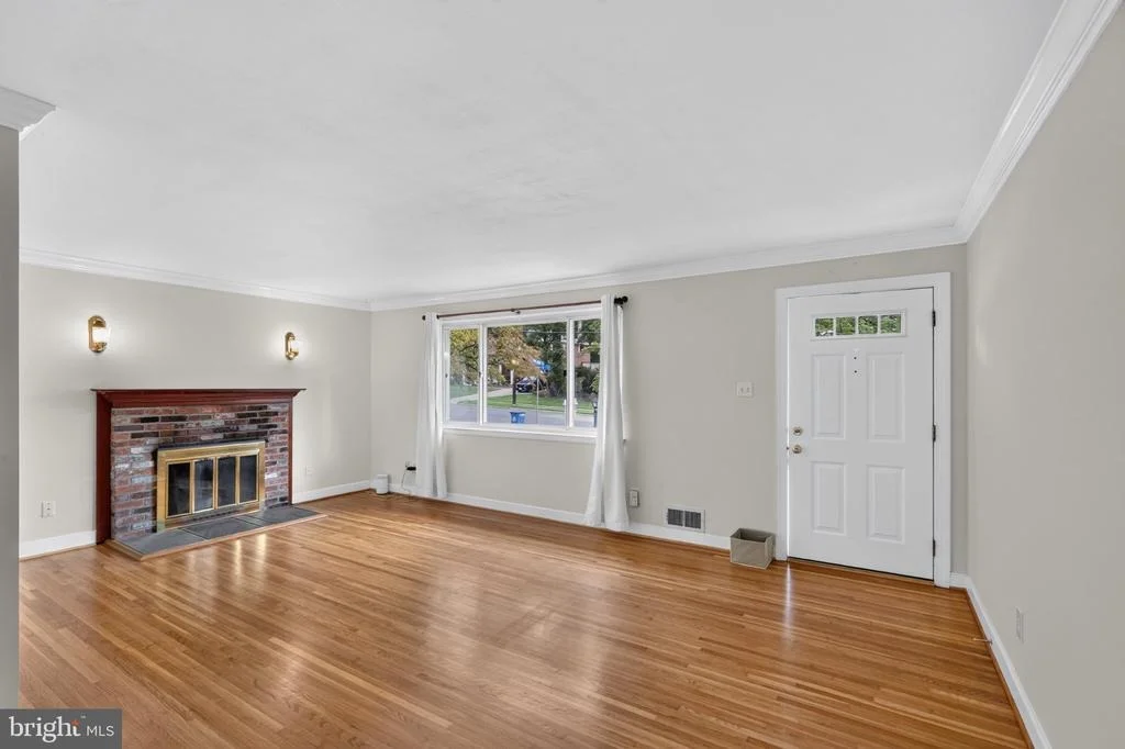 Photo of 5624 QUEENSBERRY AVENUE