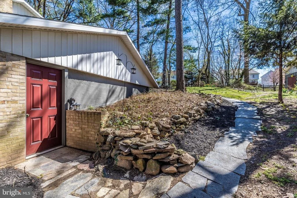 Photo of 8623 PINECLIFF DRIVE