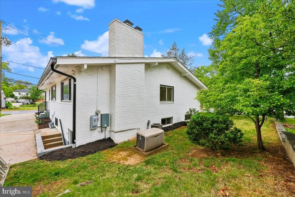 Photo of 1105 LAMBERTON DRIVE