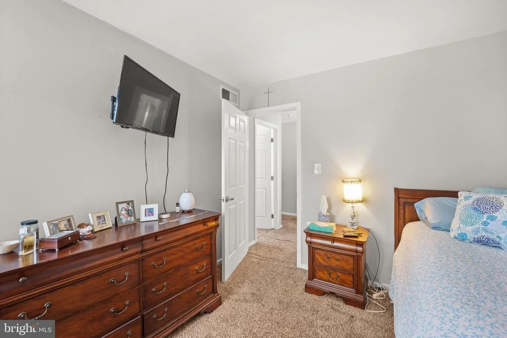 Photo of 64 OAKTON DRIVE