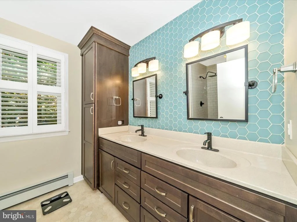 Photo of 903 MERCER PLACE
