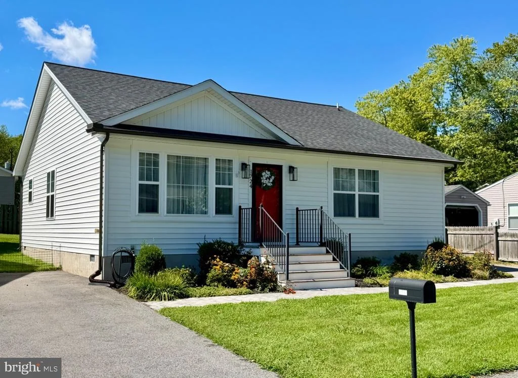 Photo of 1724 TACOMA ROAD