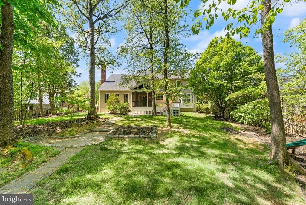Photo of 817 KENNETH PLACE SE