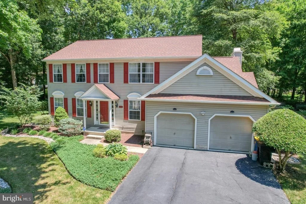 Photo of 305 PEBBLE VALLEY PLACE