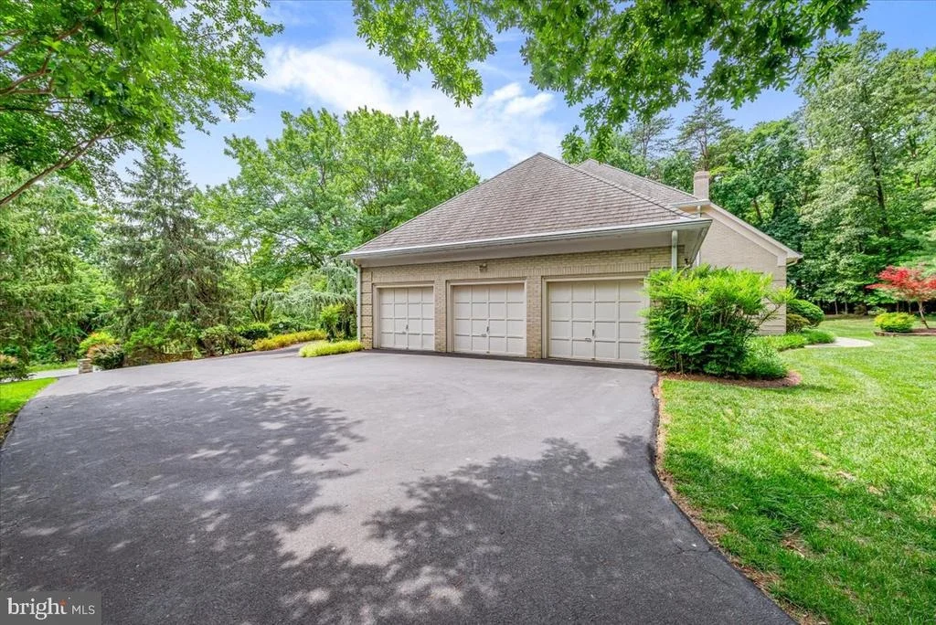 Photo of 10616 WILLOWBROOK DRIVE