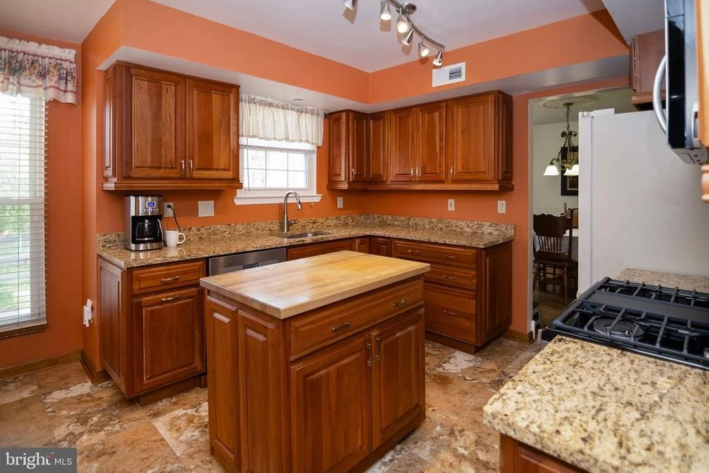 Photo of 18 ABERDEEN DRIVE