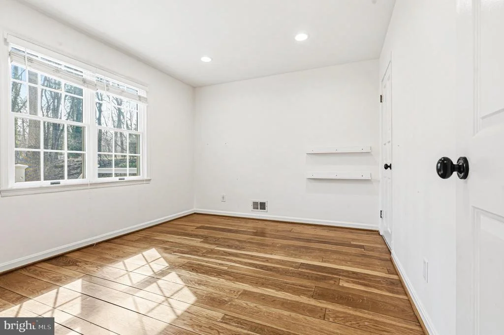Photo of 901 NAVY ROAD