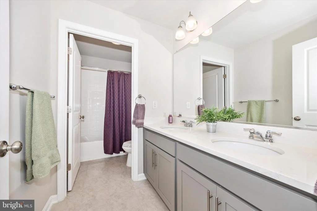 Photo of 5613 ZOE LANE