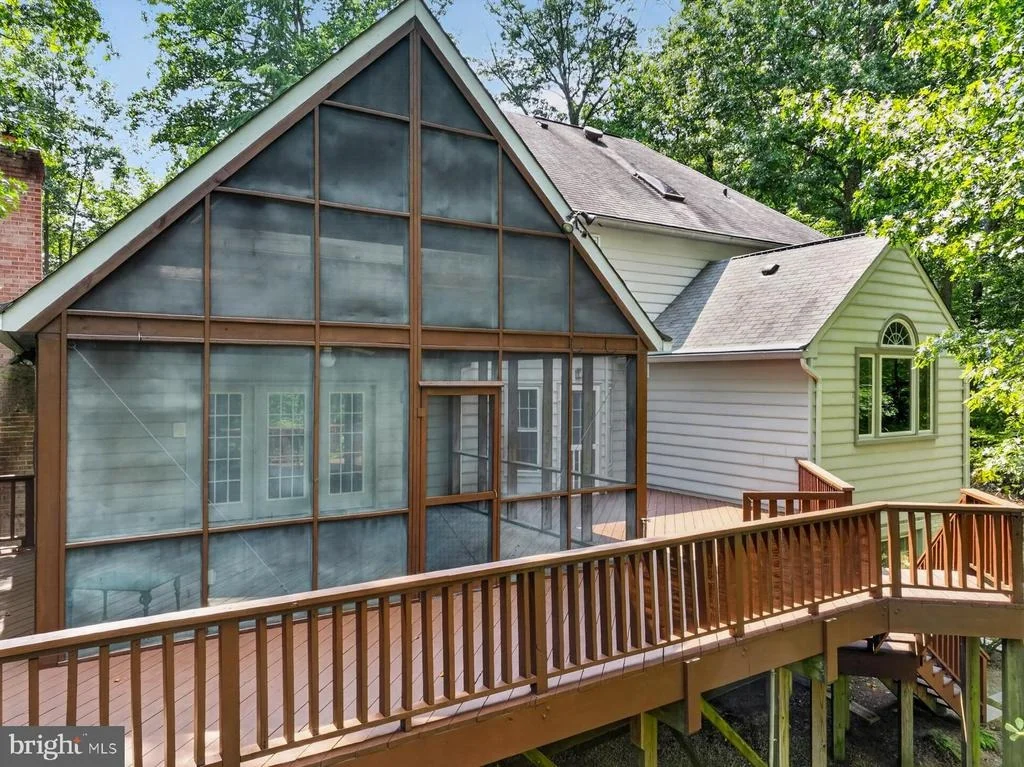Photo of 900 MALVERN HILL DRIVE