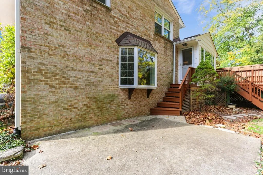 Photo of 19005 PLUMMER DRIVE