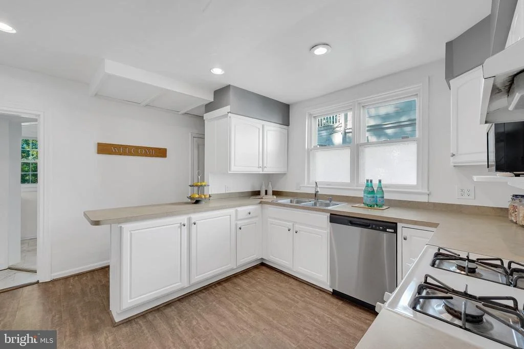 Photo of 2418 FOREST GLEN ROAD