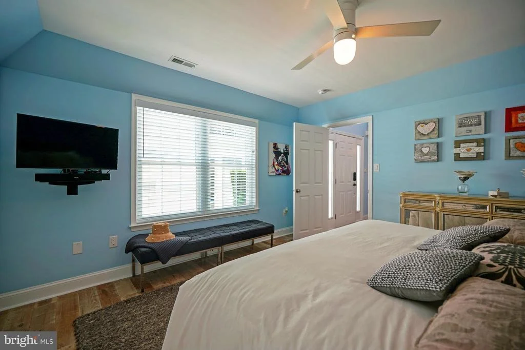 Photo of 8 CAROLINE LANE