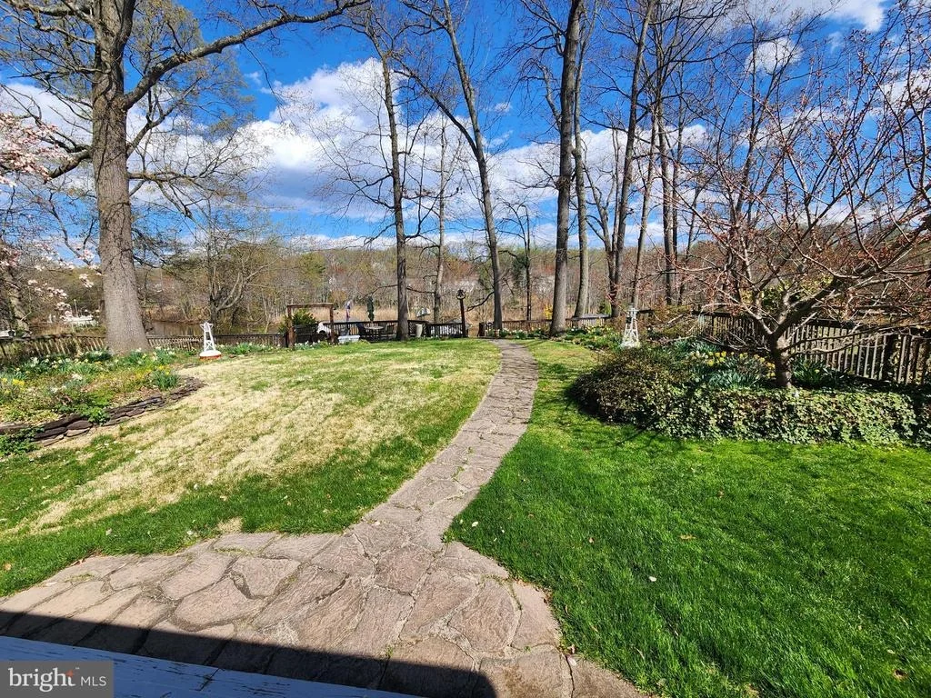 Photo of 215 GARNETT ROAD