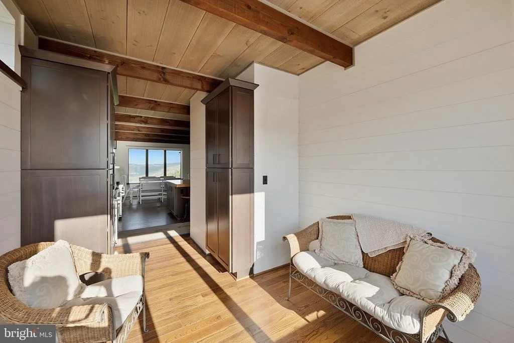 Photo of 415 NAZELROD ROAD