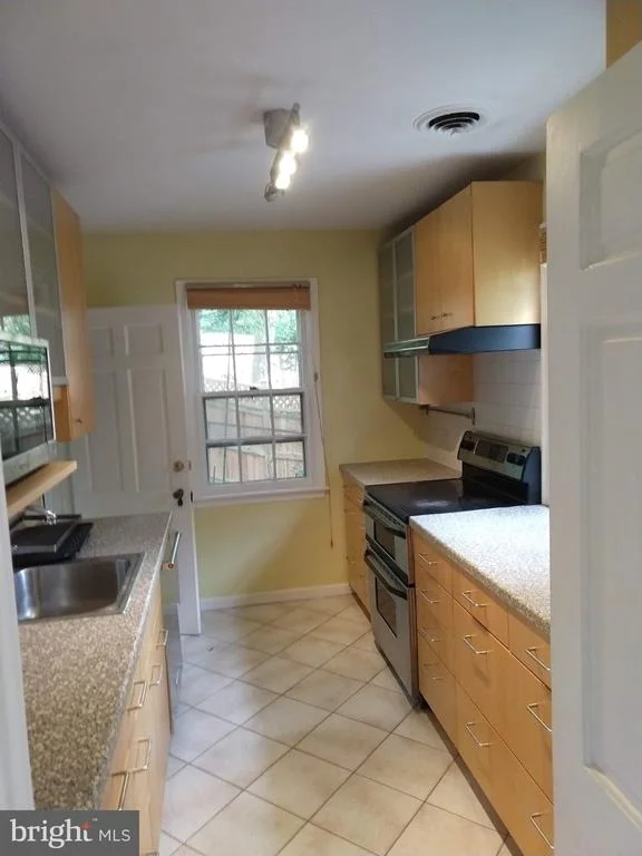 Photo of 6821 BARR ROAD