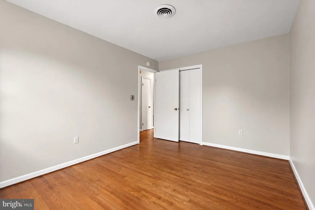 Photo of 6903 GREENVALE COURT