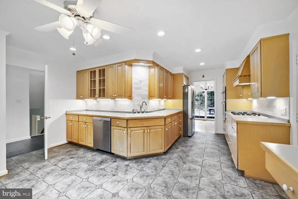 Photo of 852 DIAMOND DRIVE