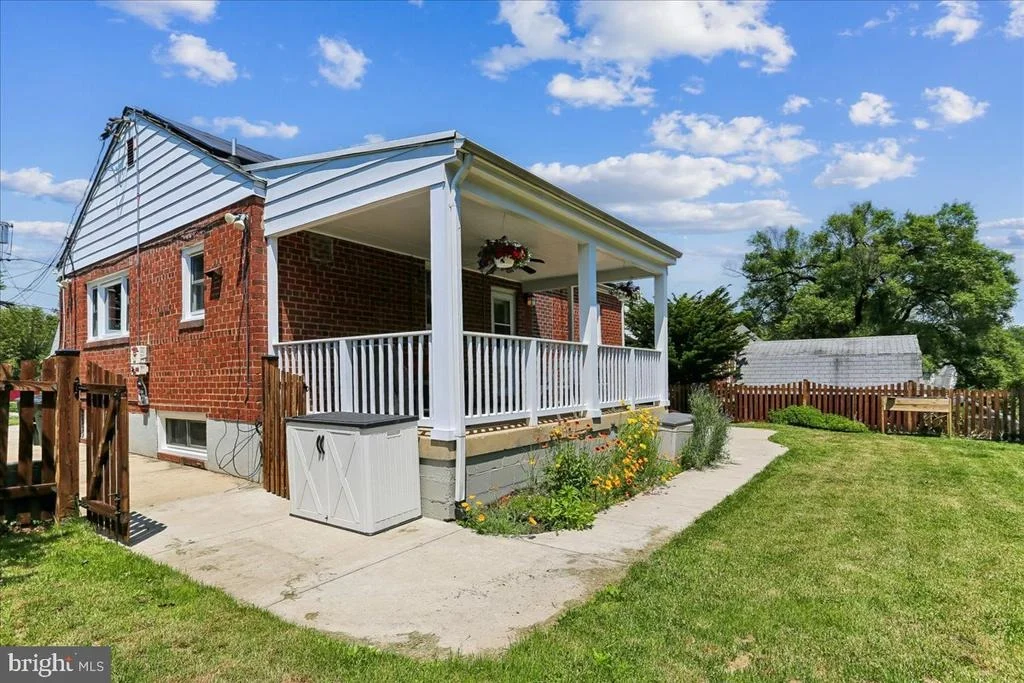 Photo of 1504 CREST ROAD
