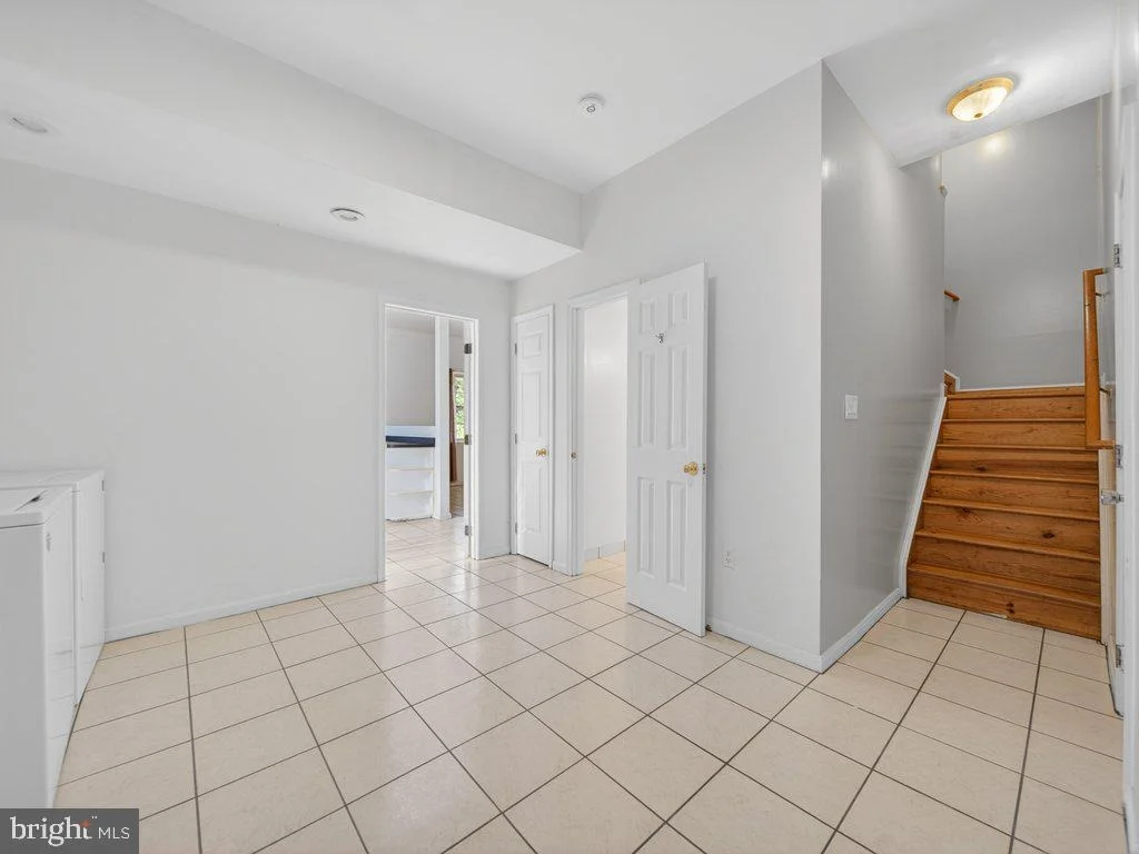 Photo of 9290 BAKER STREET