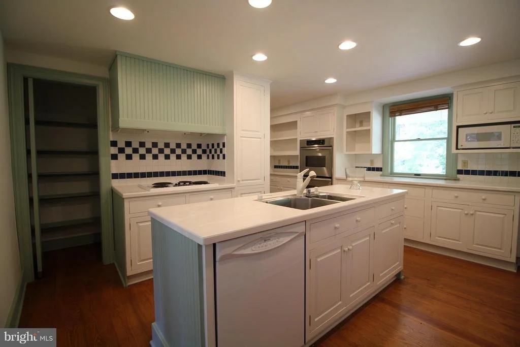 Photo of 220 LEITCH ROAD