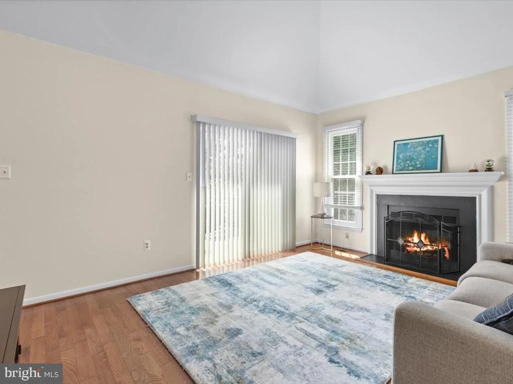Photo of 15058 HOLLEYSIDE DRIVE