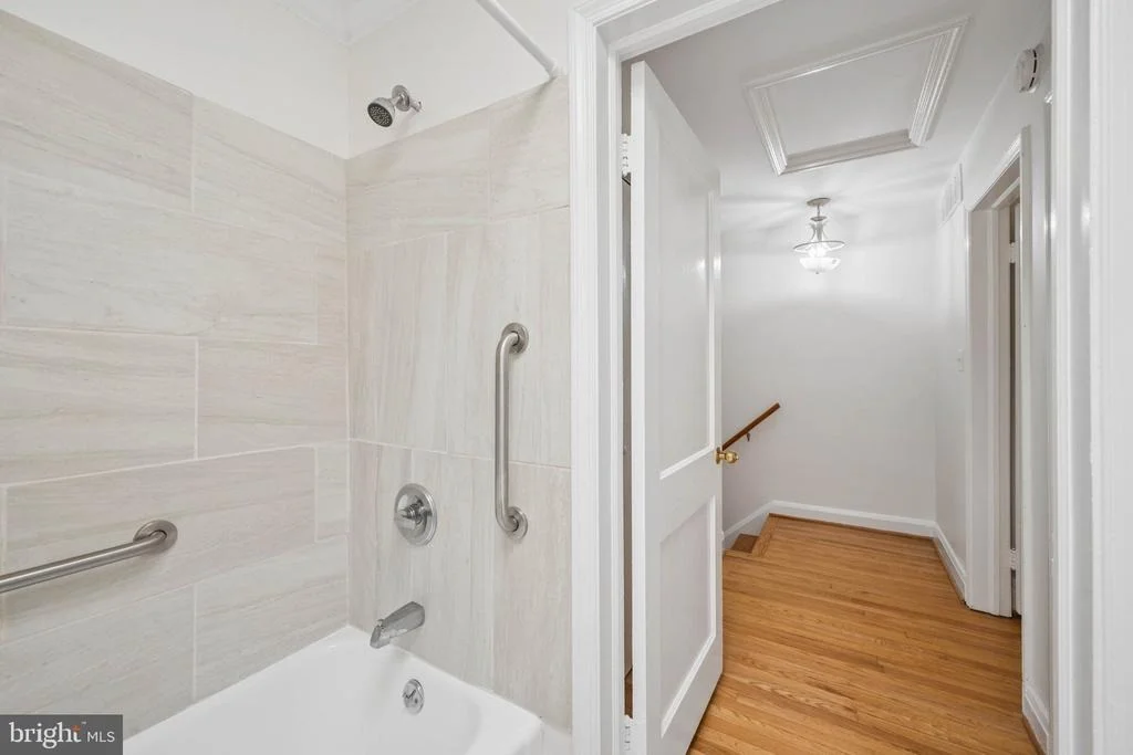 Photo of 1432 REDFERN AVENUE