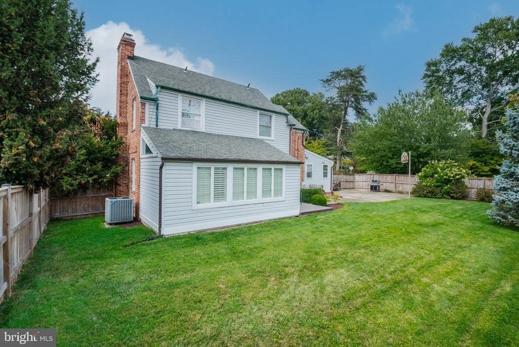 Photo of 104 WILLIAMSBURG DRIVE