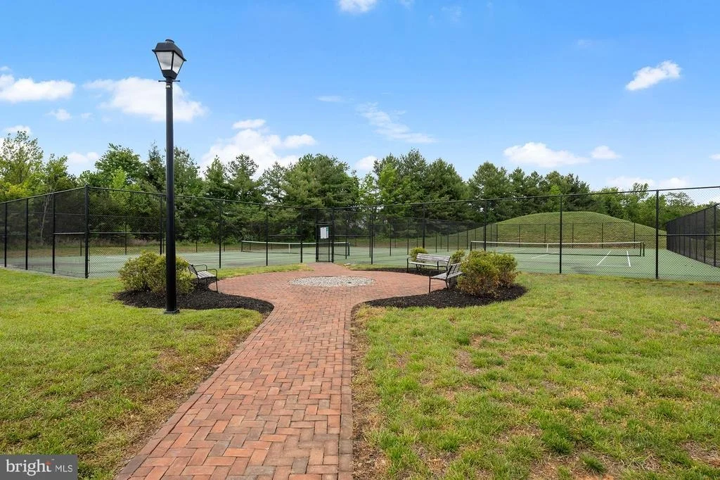 Photo of 821 BENTGRASS DRIVE