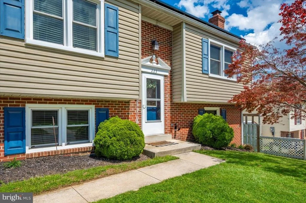 Photo of 223 TAMARACK WAY