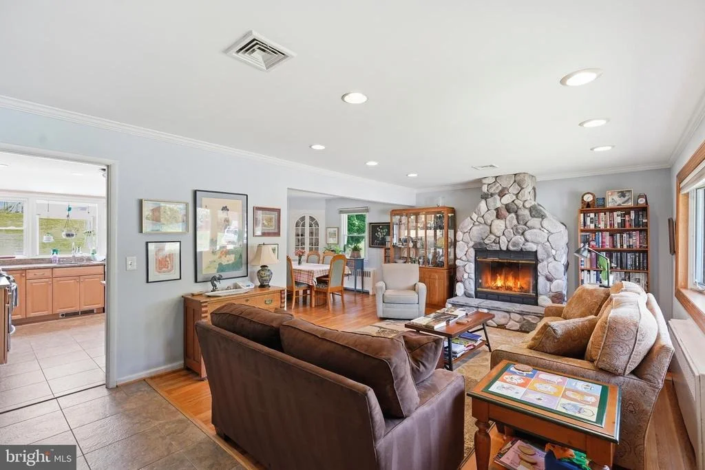 Photo of 2303 FARRINGDON ROAD