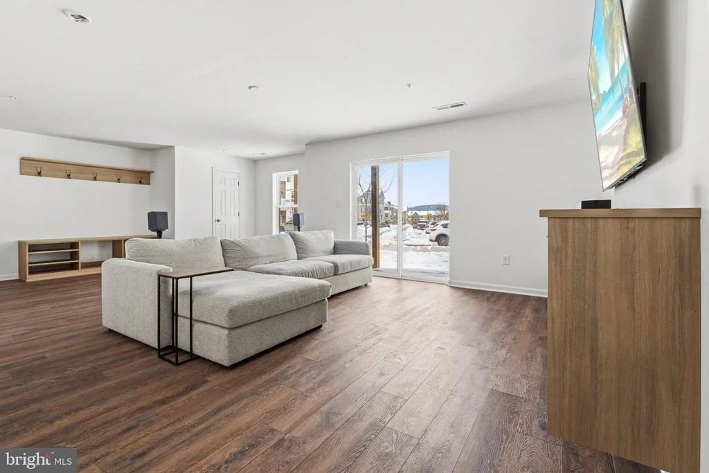Photo of 5902 FORUM SQUARE