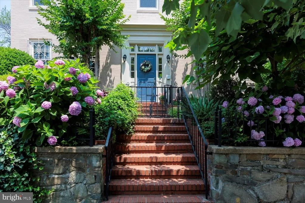 Photo of 600 G STREET SE