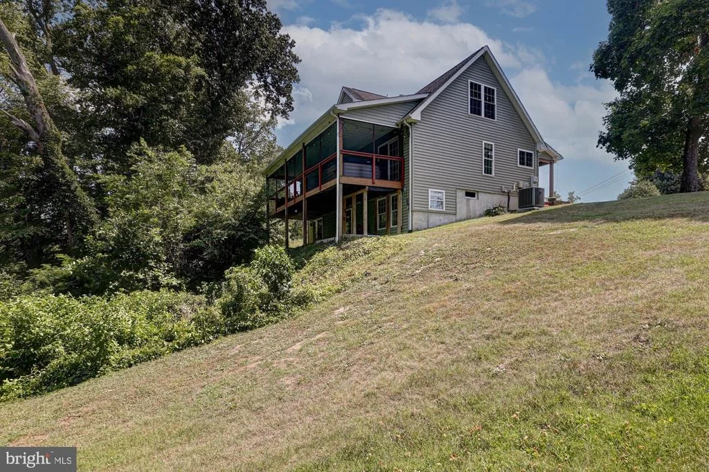 Photo of 119 N MEADOW DRIVE
