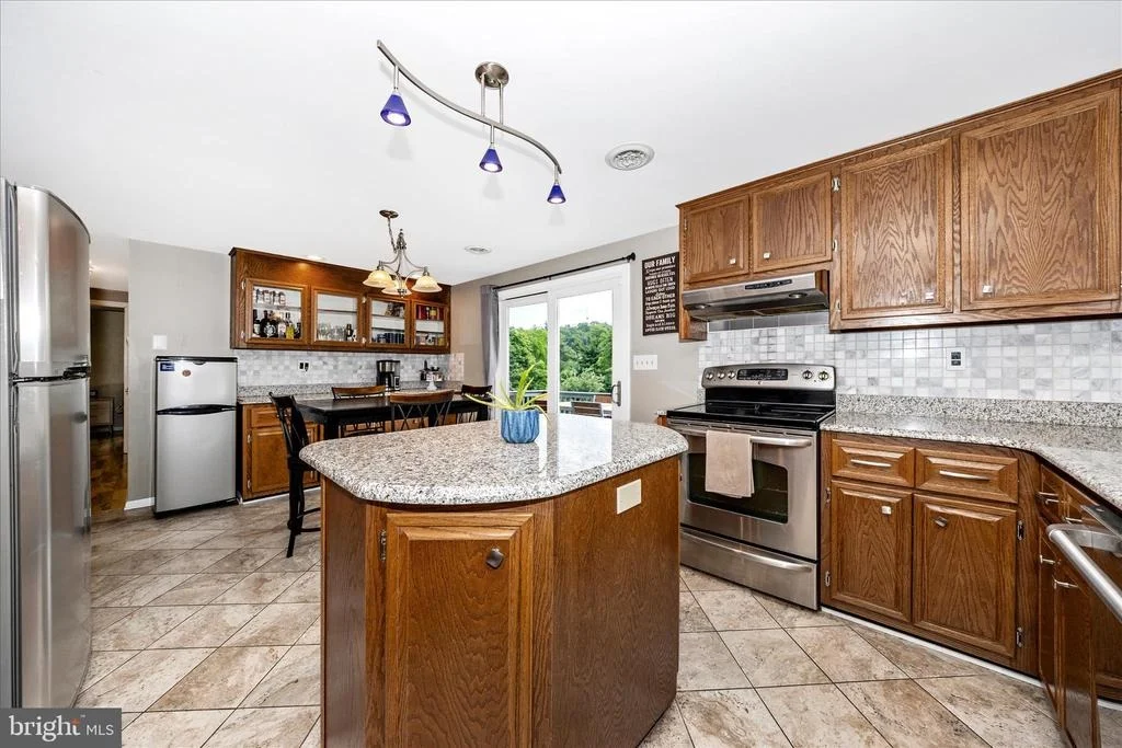 Photo of 6641 JEFFERSON BLVD