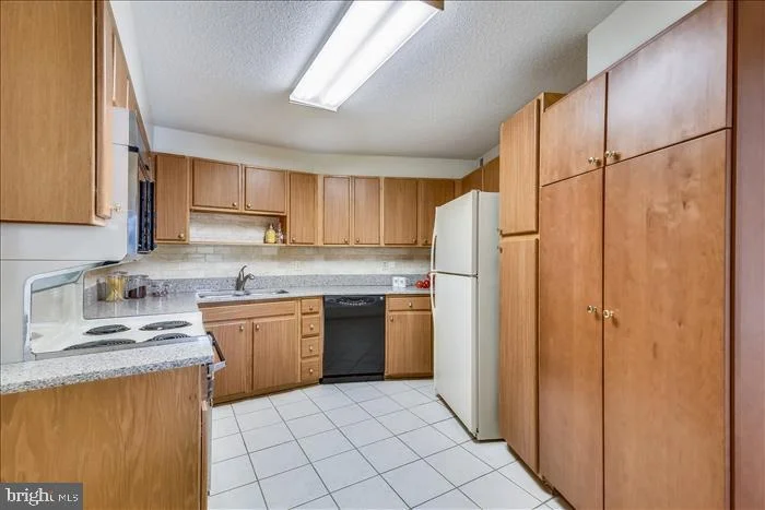 Photo of Unit 3403 at 15115 INTERLACHEN DRIVE