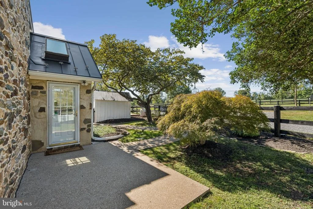 Photo of 20596 AIRMONT ROAD