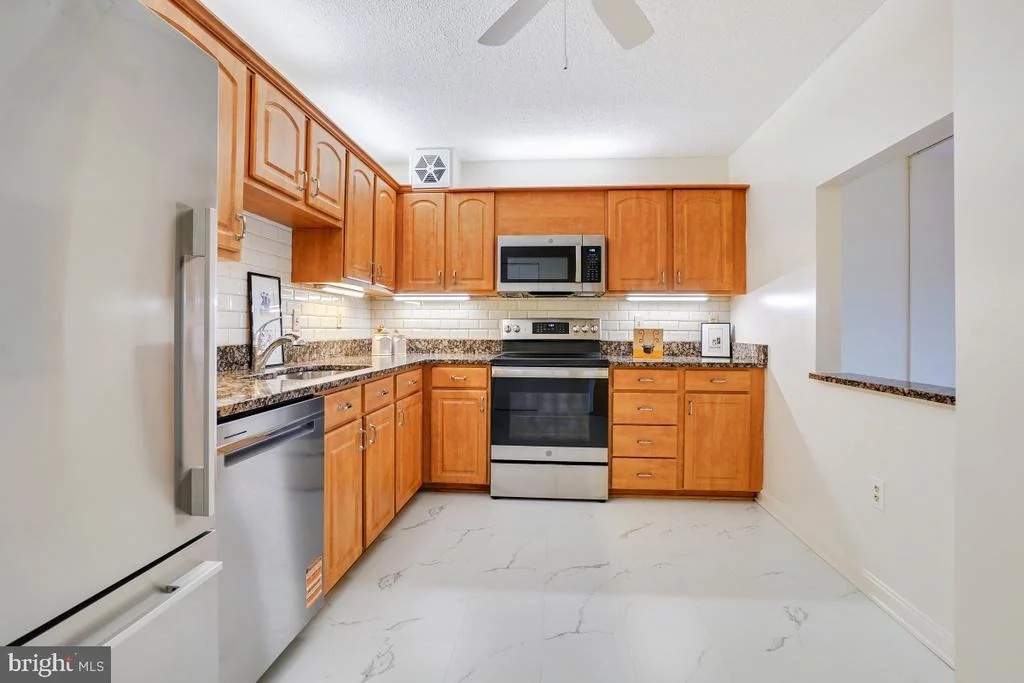 Photo of Unit 1724 at 15101 INTERLACHEN DRIVE