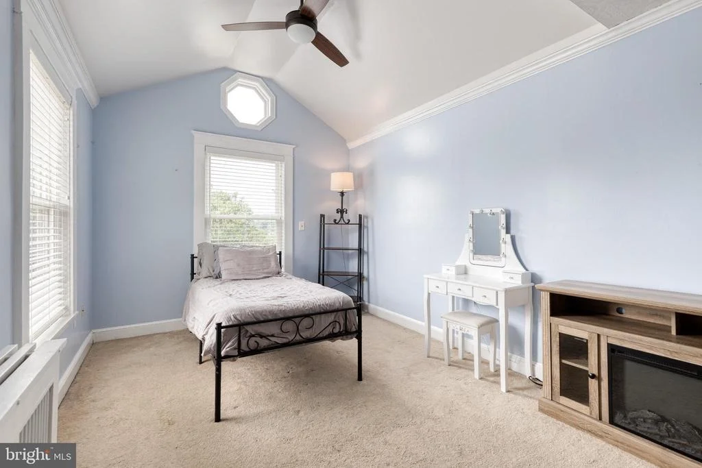 Photo of 1704 LINCOLN DRIVE