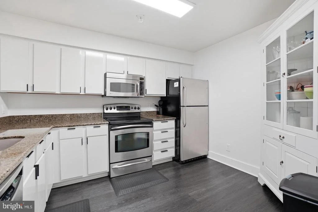 Photo of Unit 2A2 at 3179 SUMMIT SQUARE DRIVE