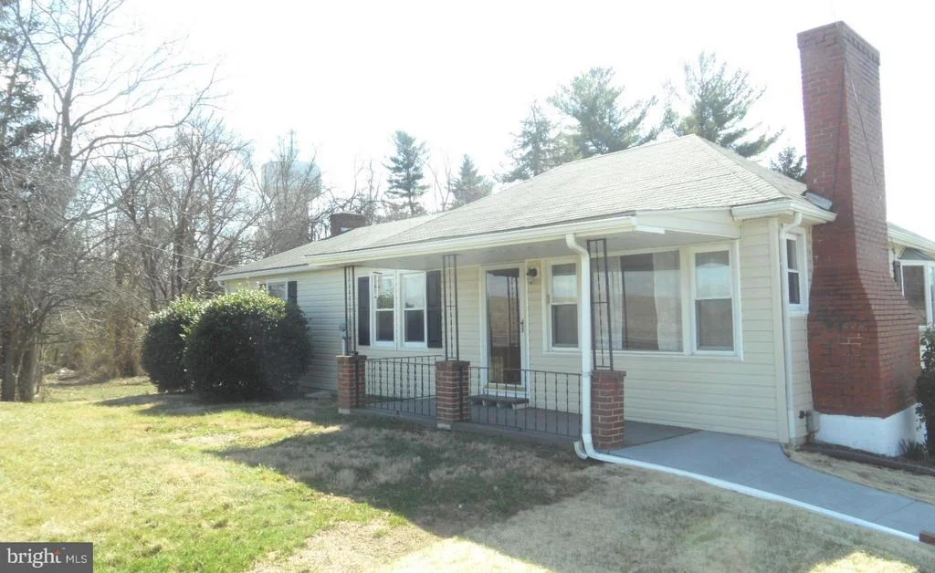 Photo of 304 SOUDER ROAD