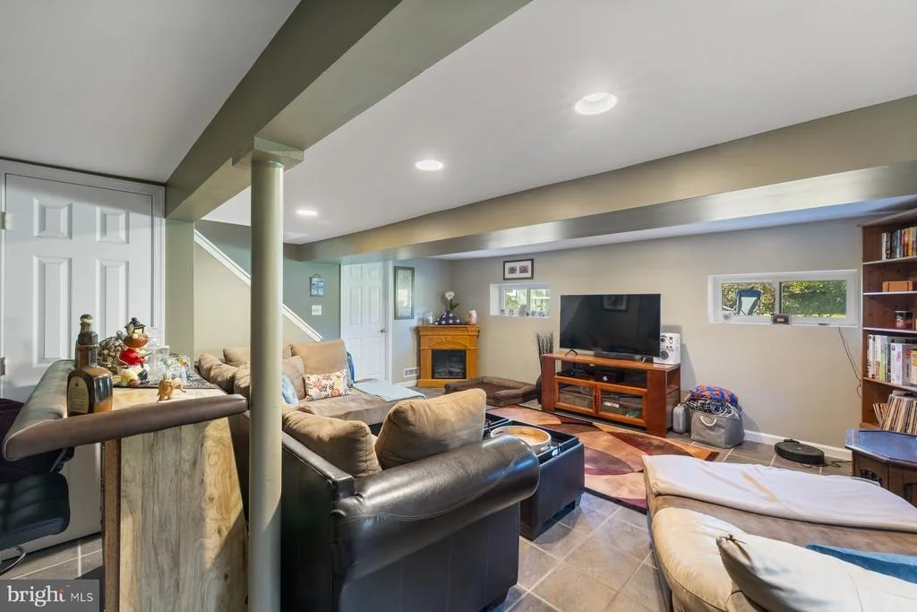 Photo of 530 RITA DRIVE